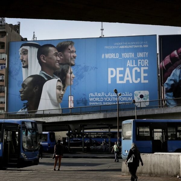 69ab96af7e8185e86d45408c8f02c567 600x600